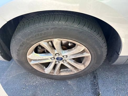 Used 2016 Ford Edge SEL w/ Equipment Group 201A FWD image 11