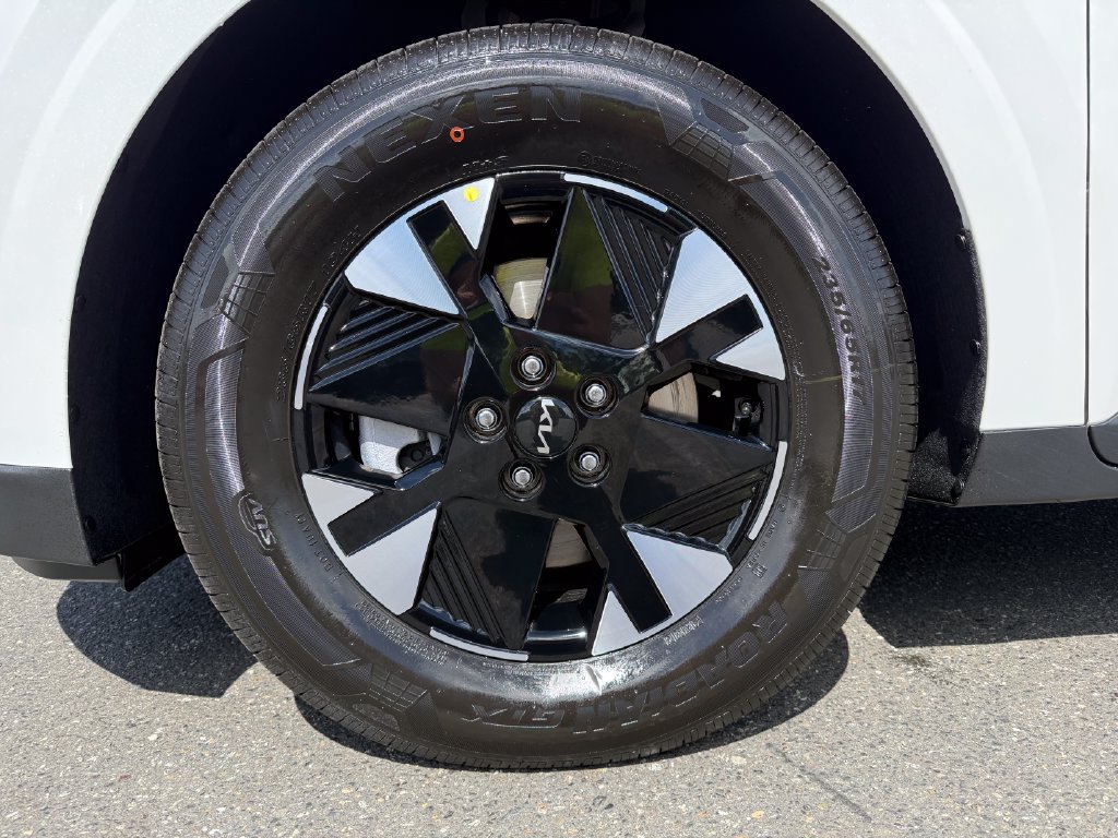 New 2026 Kia Carnival LXS FWD image 9