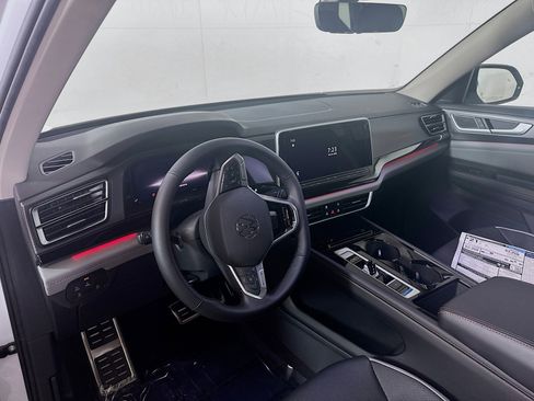 New 2026 Volkswagen Atlas Peak Edition AWD/4WD image 9