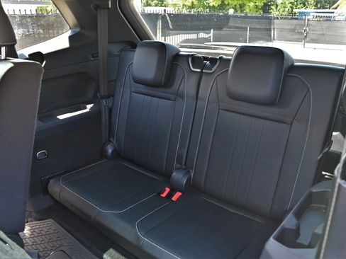 Used 2024 Volkswagen Tiguan SE R-Line FWD image 20
