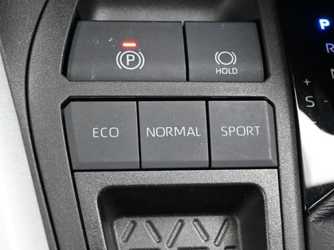 Used 2022 Toyota RAV4 XLE Premium FWD image 19
