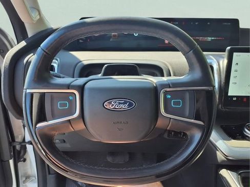 Used 2025 Ford Expedition Platinum AWD/4WD image 25