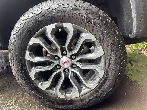 Used 2025 GMC Canyon Denali AWD/4WD image 16