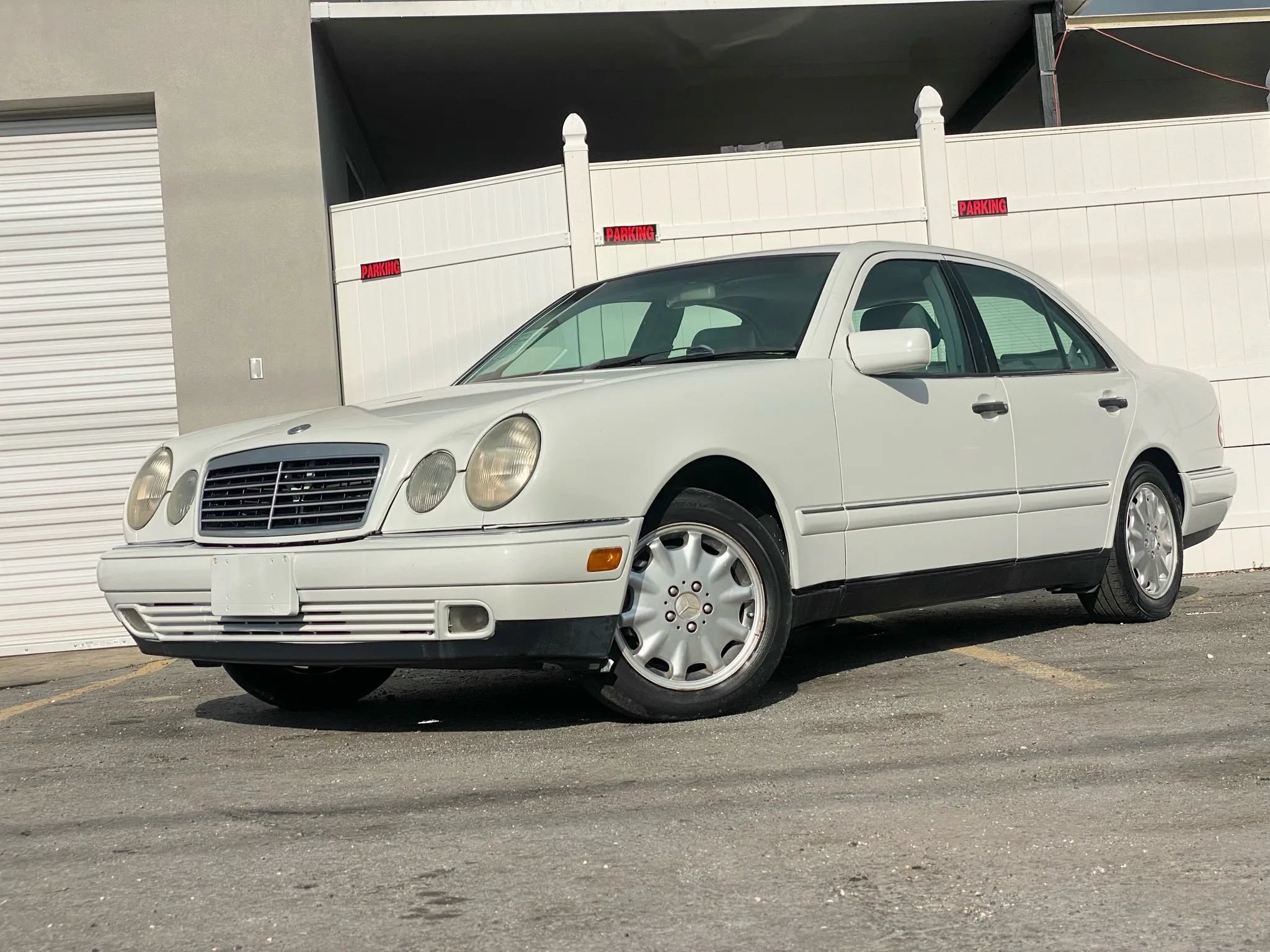 Used 1999 Mercedes-Benz E 320 Sedan image 4