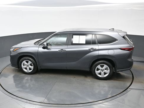 Used 2024 Toyota Highlander LE image 37