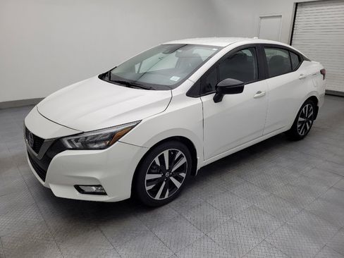 Used 2022 Nissan Versa SR image 2