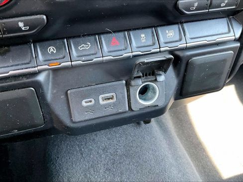 Used 2020 Chevrolet Silverado 1500 LT w/ Convenience Package AWD/4WD image 33