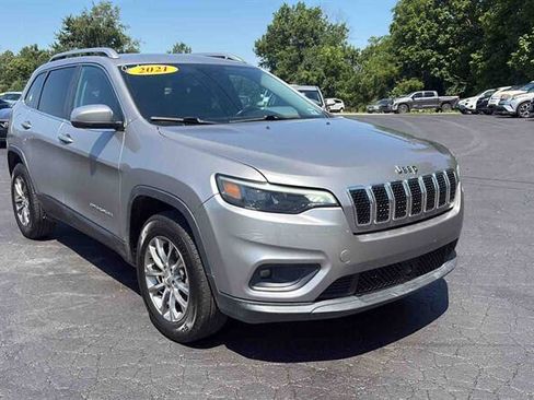 Used 2021 Jeep Cherokee Latitude Plus w/ Mopar Interior Package AWD/4WD image 2