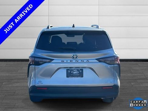 Used 2024 Toyota Sienna XLE image 4