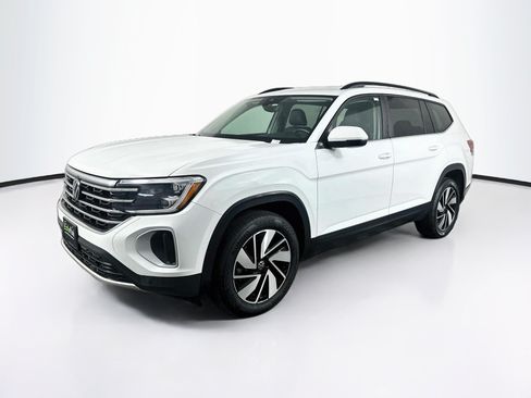 Used 2025 Volkswagen Atlas SE AWD/4WD image 3