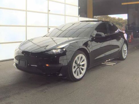 Used 2022 Tesla Model 3 Standard Range RWD image 3