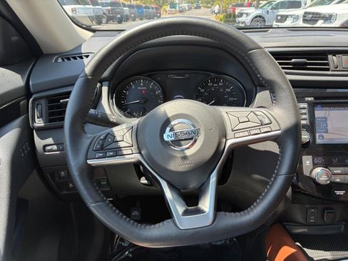 Used 2017 Nissan Rogue SL w/ SL Premium Package AWD/4WD image 9
