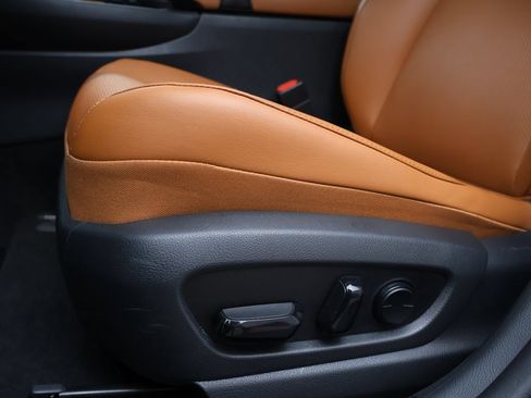 Used 2019 Lexus UX 250h w/ Premium Package AWD/4WD image 16
