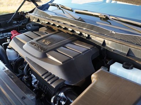 Used 2024 Nissan Titan SV w/ SV Convenience Package image 42