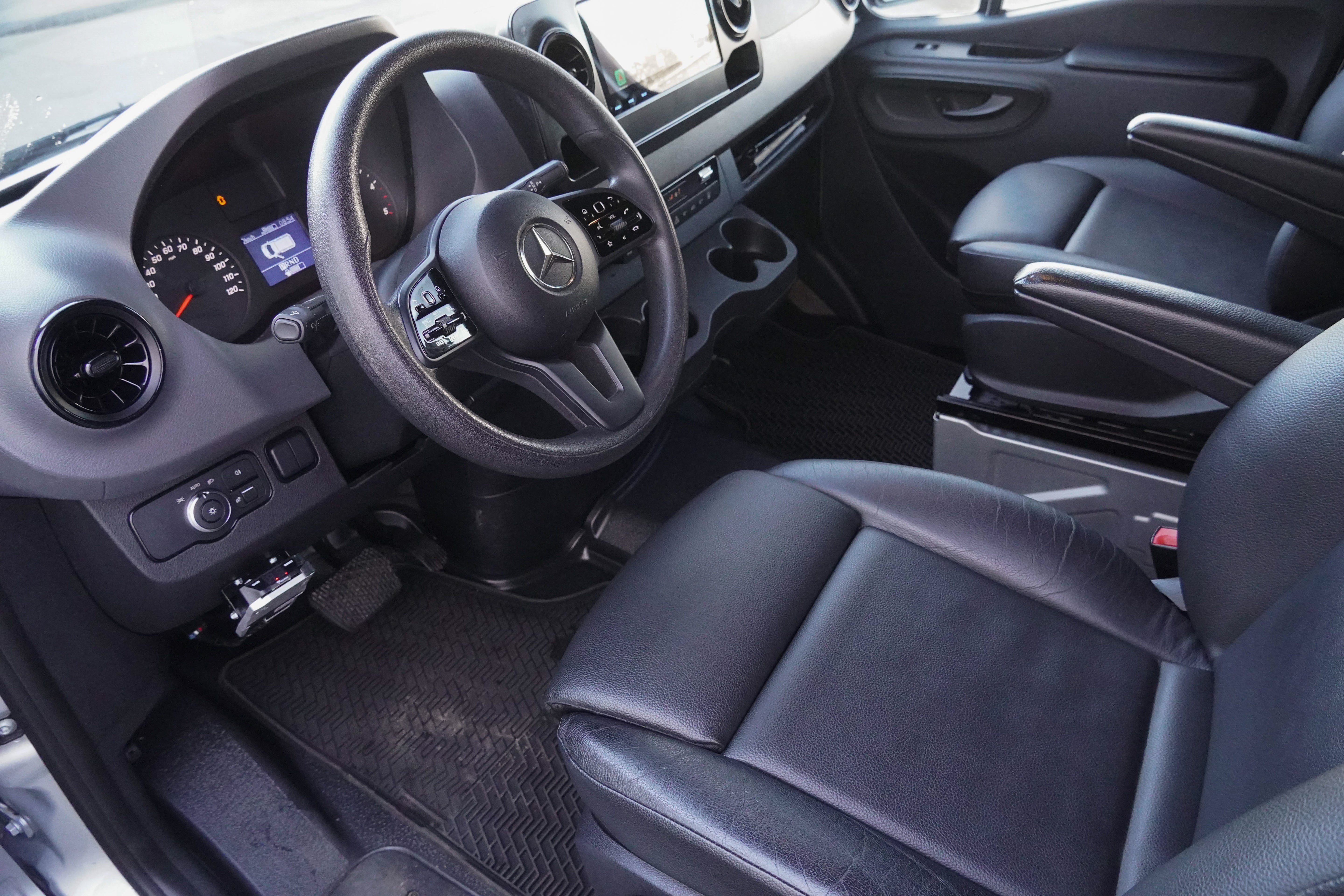 Used 2019 Mercedes-Benz Sprinter 2500 image 11