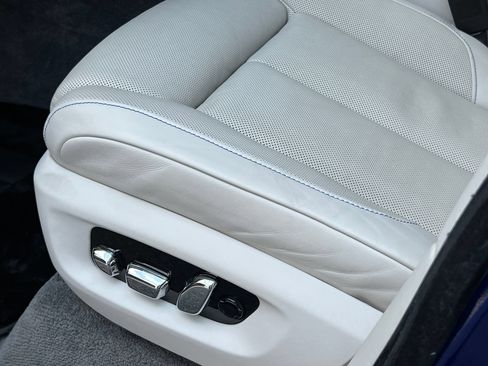 Used 2024 Rolls-Royce Cullinan Black Badge w/ Dark Exterior Package AWD/4WD image 43