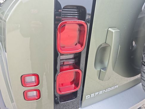 Used 2021 Land Rover Defender 90 S image 31