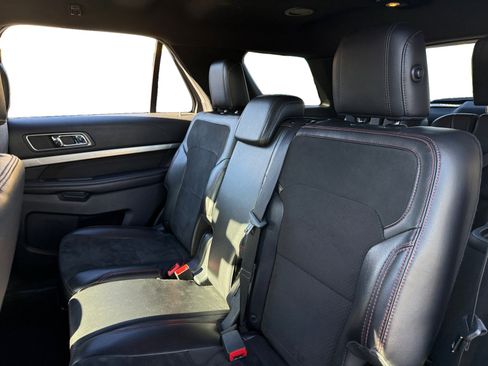 Used 2018 Ford Explorer XLT w/ Equipment Group 202A image 13