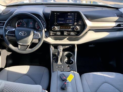 Used 2022 Toyota Highlander LE image 14