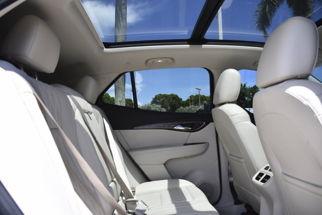 Used 2022 Buick Envision Avenir w/ Technology Package II FWD image 25