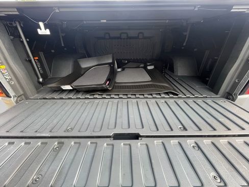 Used 2024 GMC Sierra 1500 AT4 w/ Technology Package image 10