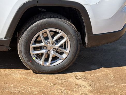 New 2026 Jeep Grand Cherokee L Laredo image 12