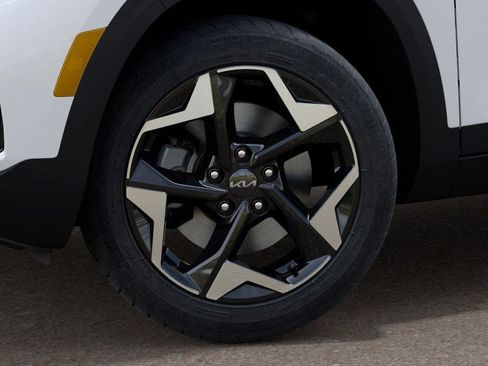 New 2025 Kia Seltos S image 12