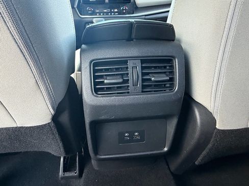 Used 2021 Nissan Rogue SV FWD image 12