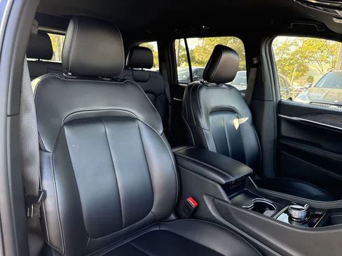 Used 2025 Jeep Grand Cherokee Limited image 27