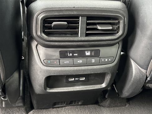 Used 2023 Honda Pilot Touring image 13