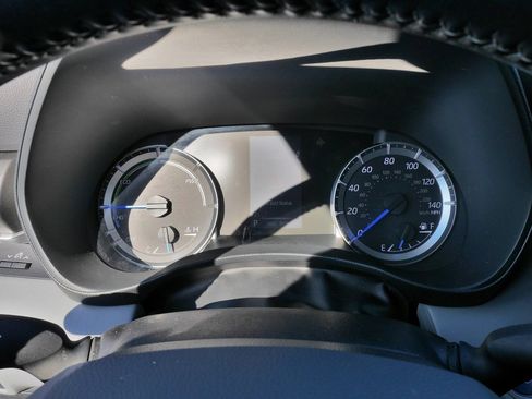 Used 2021 Toyota Highlander LE image 25