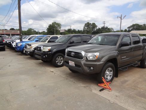 Used 2014 Toyota Tacoma PreRunner w/ SR5 Package image 37