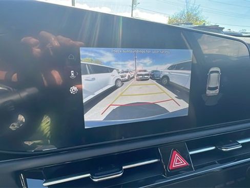 Used 2025 Kia Niro EX Touring image 22