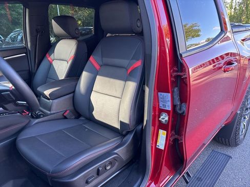 Used 2024 Chevrolet Colorado Z71 w/ Z71 Convenience Package 2 AWD/4WD image 4