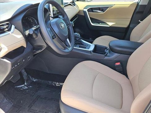 Used 2025 Toyota RAV4 XLE w/ Convenience Package FWD image 23