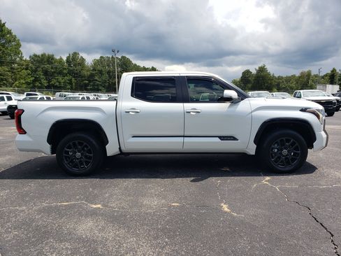 Used 2024 Toyota Tundra Platinum AWD/4WD image 5