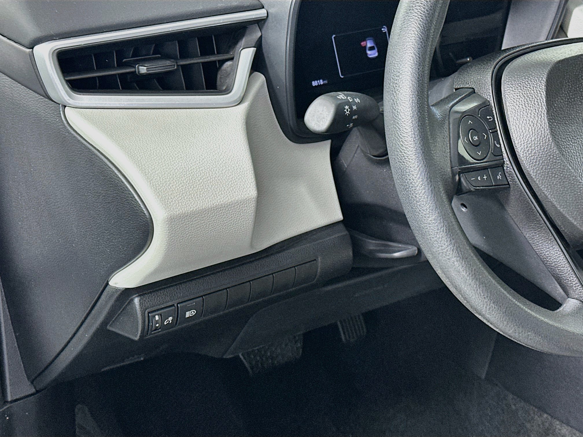 Used 2026 Toyota Corolla LE FWD image 17