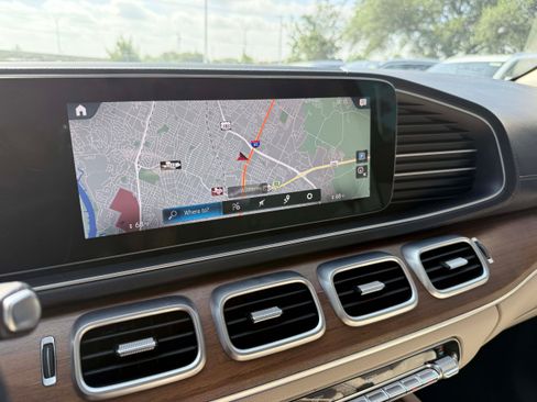 Used 2022 Mercedes-Benz GLS 450 4MATIC image 24