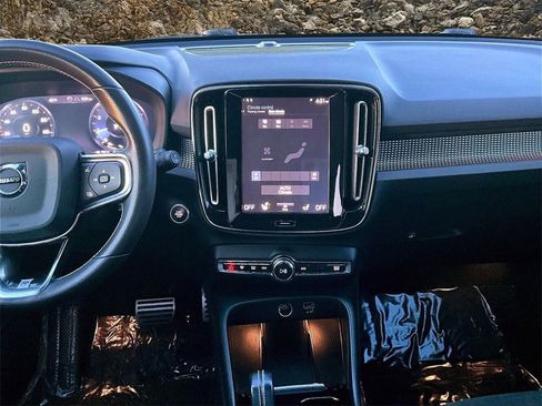 Used 2020 Volvo XC40 T5 R-Design w/ Protection Package Premier image 6