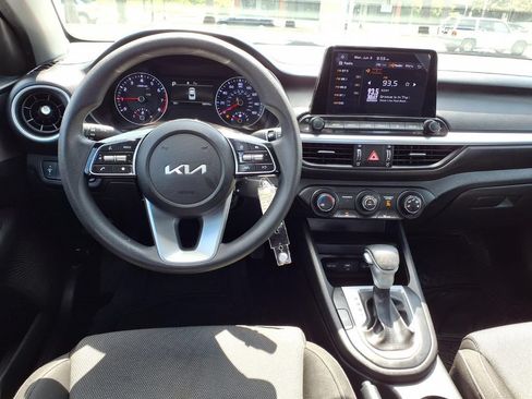 Certified 2023 Kia Forte LXS w/ LXS Technology Package FWD image 12
