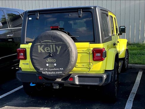 Used 2023 Jeep Wrangler Unlimited Sahara w/ Cold Weather Group AWD/4WD image 2
