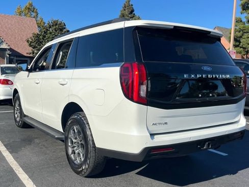 Used 2025 Ford Expedition Active AWD/4WD image 4