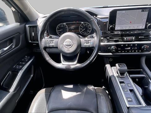 Used 2024 Nissan Pathfinder SL w/ Lighting Package (N92) FWD image 6