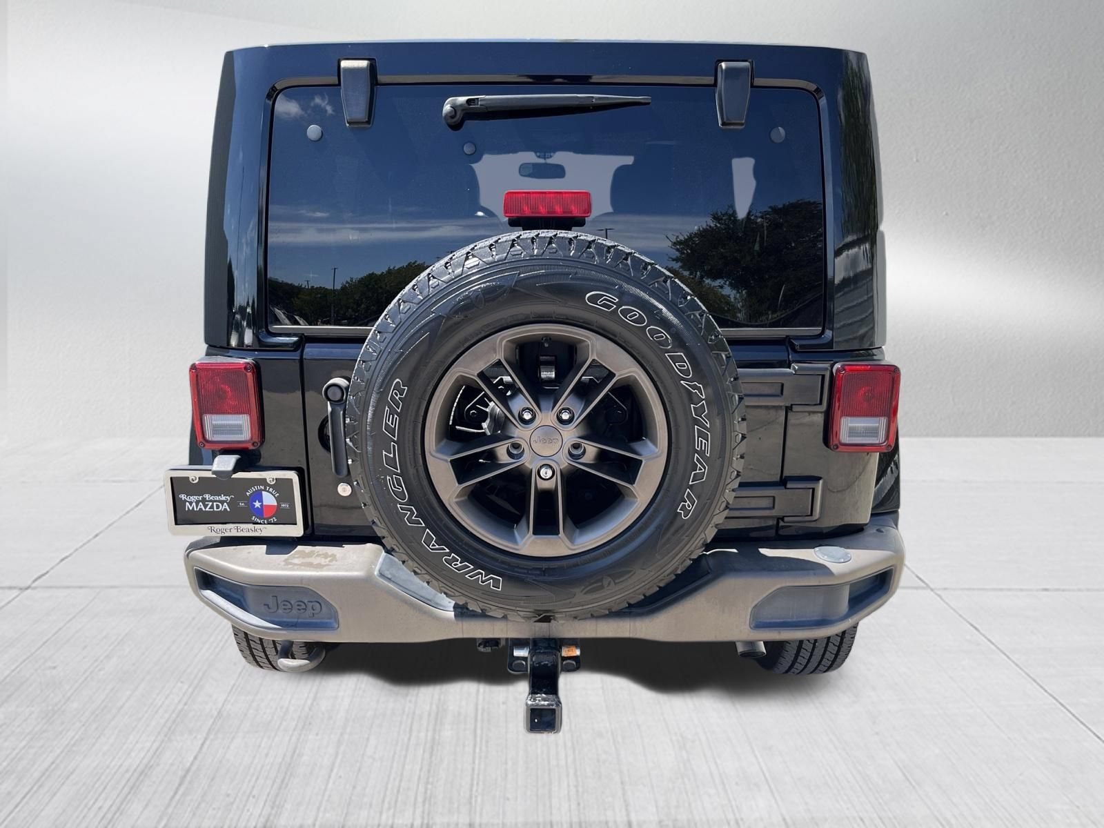 Used 2016 Jeep Wrangler Unlimited Sahara AWD/4WD image 7