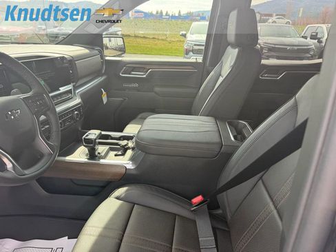 New 2026 Chevrolet Silverado 1500 High Country w/ Midnight Edition AWD/4WD image 17