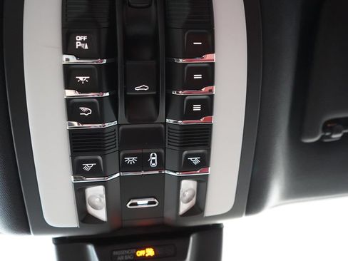 Used 2024 Porsche Macan S AWD/4WD image 40