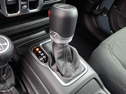 New 2026 Jeep Gladiator Sport AWD/4WD image 10