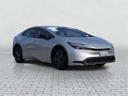 Certified 2025 Toyota Prius LE image 10