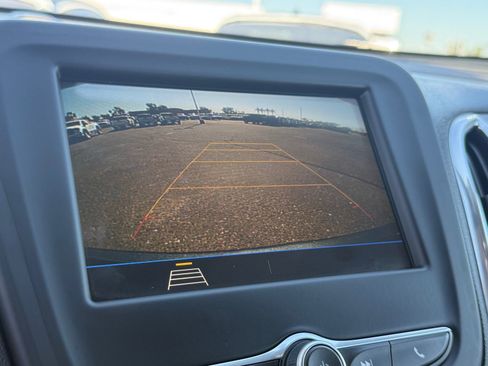 Used 2019 Chevrolet Equinox LT image 18