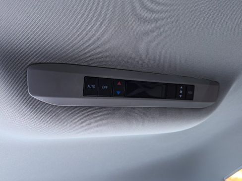 Used 2024 Toyota Sienna LE image 19